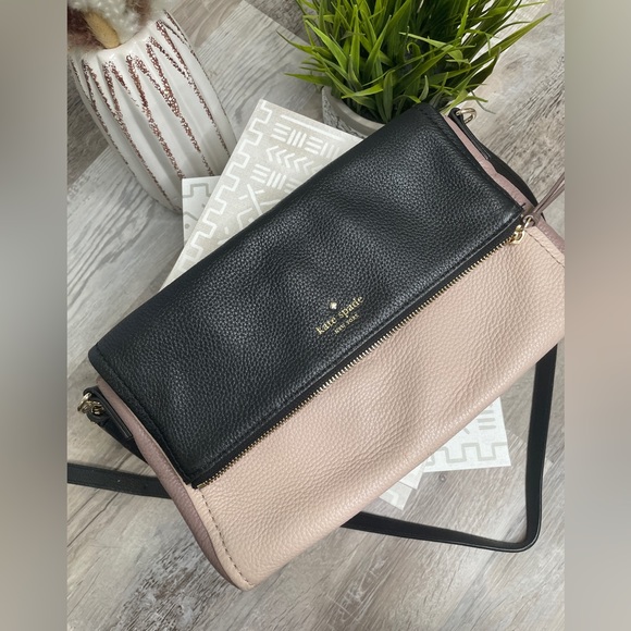 ✨ FINAL SALE ✨ Kate Spade Crossbody Bag - Colorblocked - Black & Light Pink - Picture 3 of 8